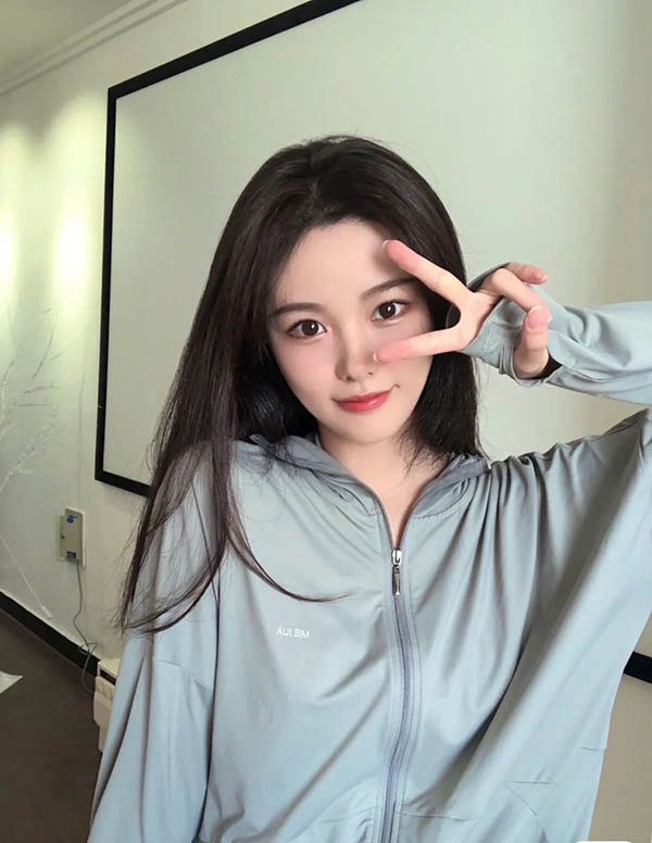 温哥华伴游模特